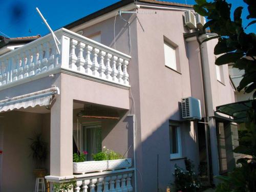 Gallery image of ZSA ZSA HOLIDAY HOME in Srima
