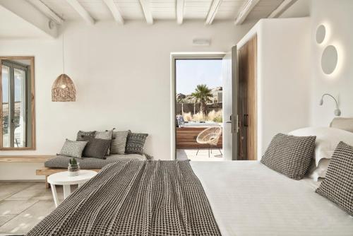 Postel nebo postele na pokoji v ubytování Mykonos Bliss - Cozy Suites, Adults Only Hotel