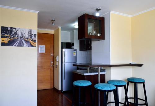 Una cocina o zona de cocina en Santiago Furnished Apartments