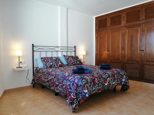 Mirador de Alegranza tesisinde bir odada yatak veya yataklar