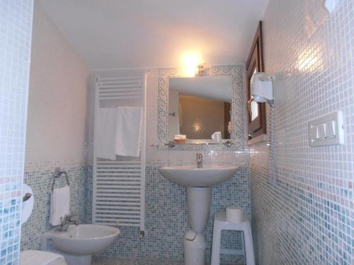 Koupelna v ubytování Hotel Garnì Bartabel