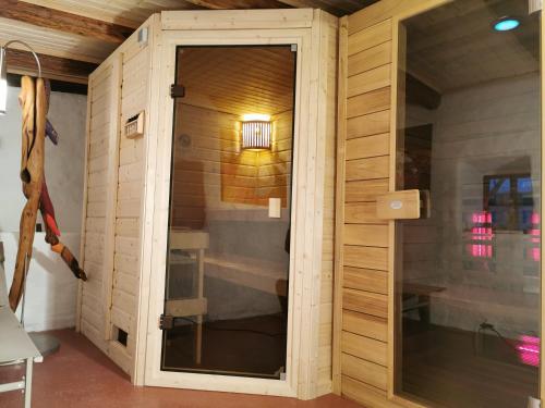 a room with a large glass door in a room at Schneiders Ferienhaus Pulkau in Pulkau