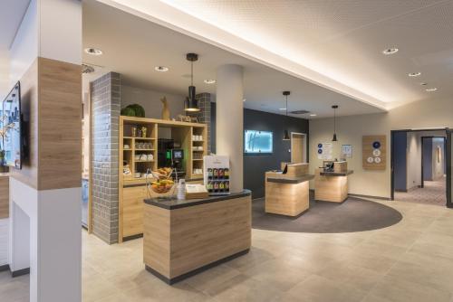a store with a counter in a room at Holiday Inn Express - Wuppertal - Hauptbahnhof, an IHG Hotel in Wuppertal