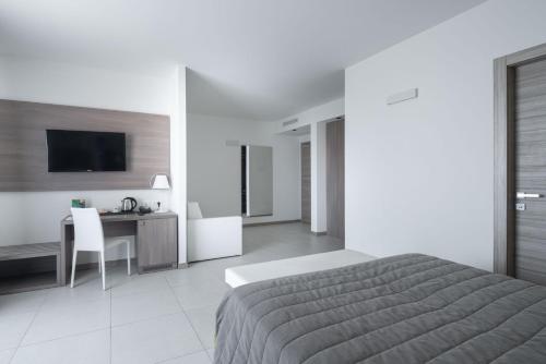 Hotel Iris Jesoloにあるテレビまたはエンターテインメントセンター