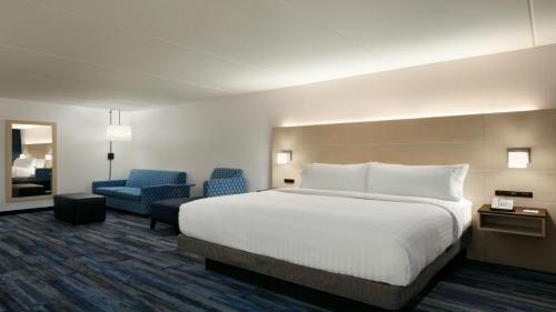 เตียงในห้องที่ Holiday Inn Express - Williamsburg Busch Gardens Area, an IHG Hotel