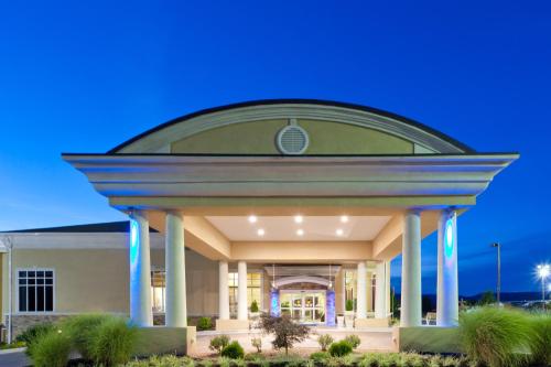 a building with a dome on top of it at Holiday Inn Express Woodstock-Shenandoah Valley by IHG in Woodstock