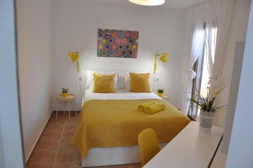 Katil atau katil-katil dalam bilik di Villa Surprise only Solar Energy