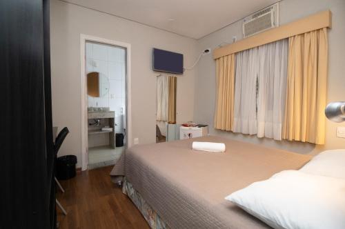 Ein Bett oder Betten in einem Zimmer der Unterkunft Hotel Bramig
