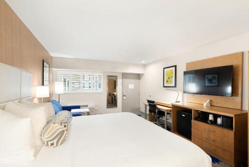 a hotel room with a large bed and a desk at Best Western Red Coach Inn in San Francisco