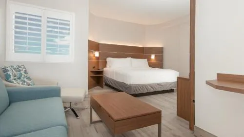 Holiday Inn Express & Suites Panama City Beach - Beachfront by IHG photo 10