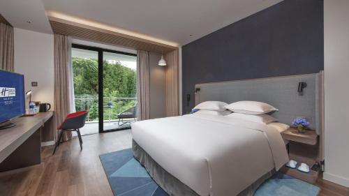 Postel nebo postele na pokoji v ubytování Holiday Inn Express Qiliping by IHG