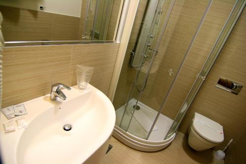 Koupelna v ubytování Hotel Crystal