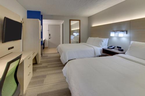 Krevet ili kreveti u jedinici u okviru objekta Holiday Inn Express Pittston - Scranton Airport, an IHG Hotel
