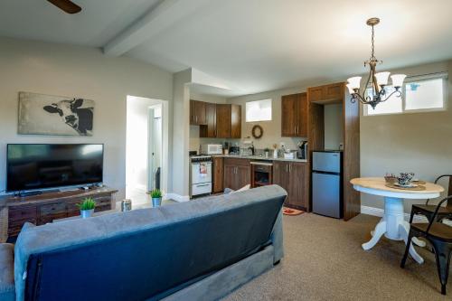 a living room with a blue couch and a kitchen at Apple Tree Inn in Julian