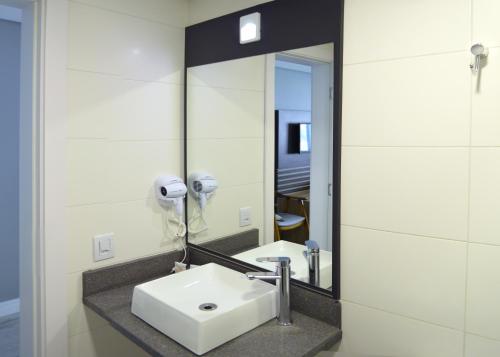 A bathroom at Sky Palace Hotel