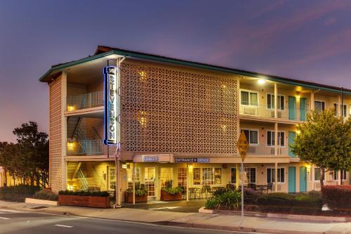 a hotel building with a large latticed facade at The Stevenson Monterey in Monterey