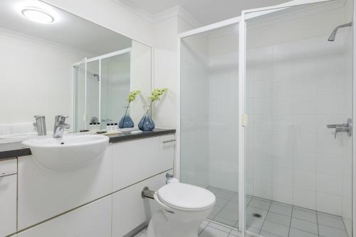 Ένα μπάνιο στο Oaks Brisbane River City Suites