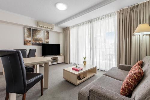 Μια τηλεόραση ή/και κέντρο ψυχαγωγίας στο Oaks Brisbane River City Suites