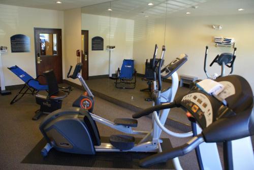 Fitness centrum a/nebo fitness zařízení v ubytování Holiday Inn Express Hotels & Suites Mountain Home by IHG