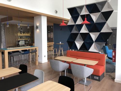 Coin salon dans l'établissement Holiday Inn Express Porto Exponor by IHG