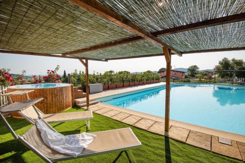 Kolam renang di atau dekat dengan Agriturismo Borgo Campetroso