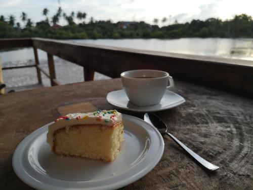Tầm nhìn suối chảy gần nhà nghỉ nhỏ