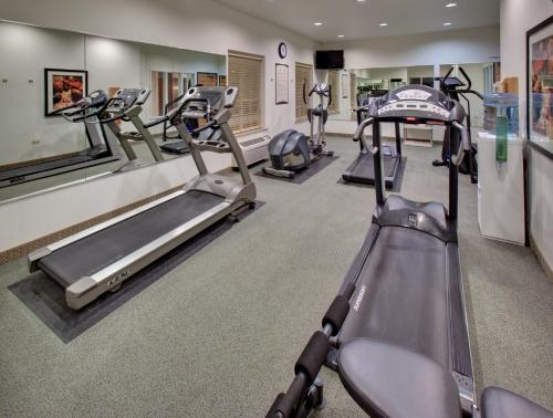 Γυμναστήριο ή/και όργανα γυμναστικής στο Staybridge Suites Rockford by IHG