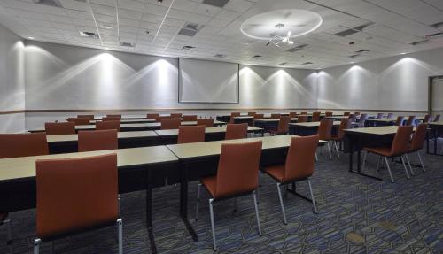 Бизнес-центр и/или конференц-зал в Holiday Inn Express : Eugene - Springfield by IHG