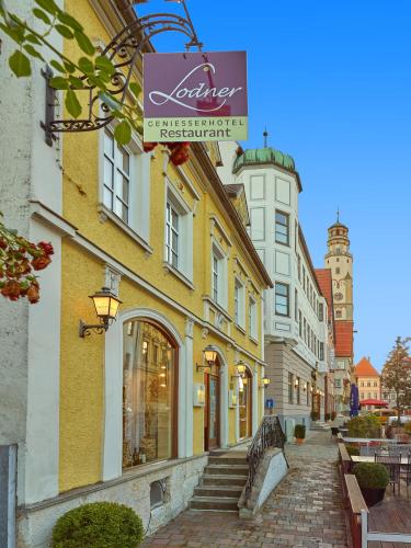 a street with a building with a sign on it at Lodner Hotel Drei Mohren in Lauingen