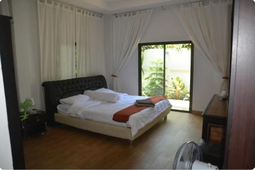 Gallery image of 4 Bedroom Superior South Pattaya Gated Villa Beachfront in Na Jomtien