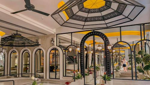 a shopping mall with a ceiling fan and mirrors at The Twizt - Lifestyle Hostel & Hotel in Siem Reap