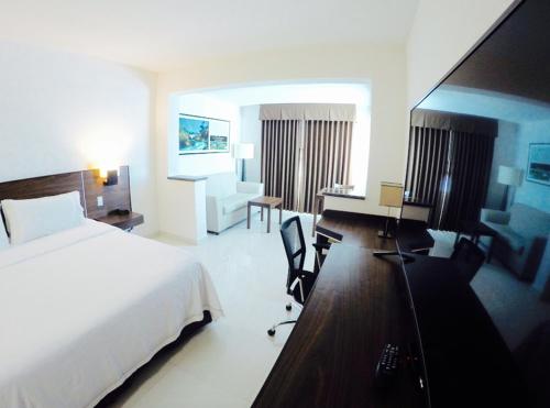 a hotel room with a bed and a desk at Holiday Inn Express Tuxtla Gutierrez La Marimba by IHG in Tuxtla Gutiérrez