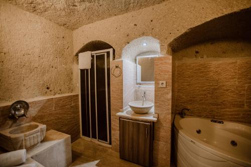 Ortahisarにあるオルタヒサル ケーブ ホテルのギャラリーの写真