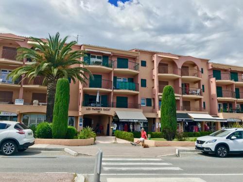 Το κτήριο όπου στεγάζεται  το διαμέρισμα