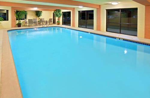 a large swimming pool in a hotel lobby at Holiday Inn Express Portland South - Lake Oswego, an IHG Hotel in Lake Oswego