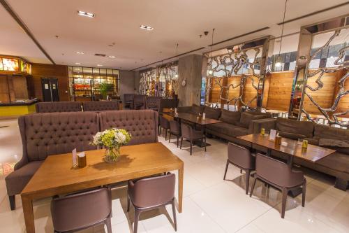 a restaurant with couches and tables and chairs at LeafIN Hotel Beijing Minzuyuan l Bird's Nest in Beijing