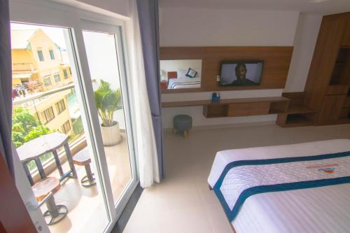 Ένα ή περισσότερα κρεβάτια σε δωμάτιο στο Mermaid Seaside Hotel