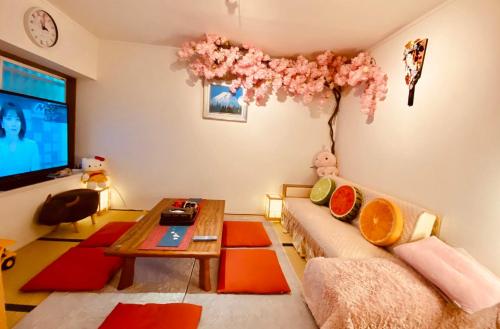 a living room with a couch and a table at 雲波館 in Nagoya