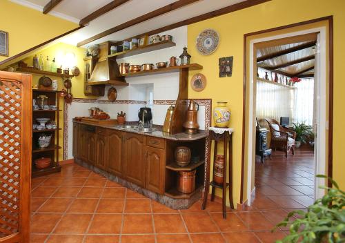 Dapur atau dapur kecil di Casa Elena Turismo Rural