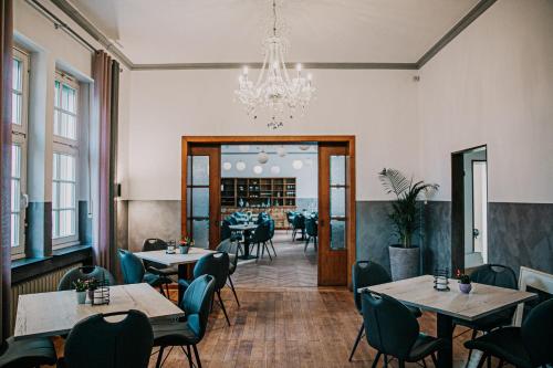 Reštaurácia alebo iné gastronomické zariadenie v ubytovaní Gasthof-Hotel Biedendieck