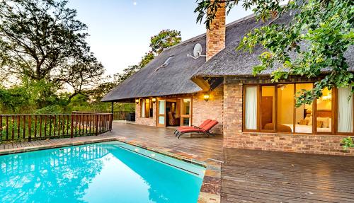 Bazén v ubytování Hoyohoyo Unit 573 Kruger Park Lodge nebo v jeho okolí