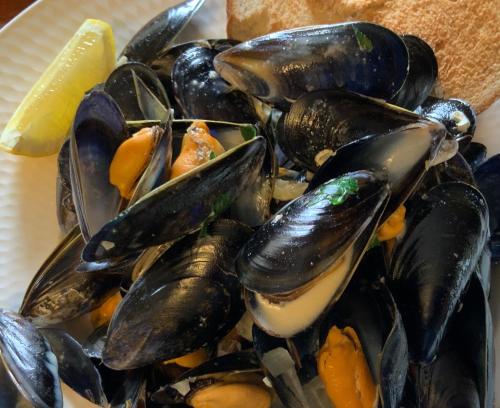 a plate of mussels and a slice of bread at The Tongue Hotel in Tongue