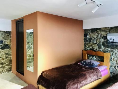 Un ou plusieurs lits dans un hébergement de l'établissement Guesthouse of Manoni Ratiani