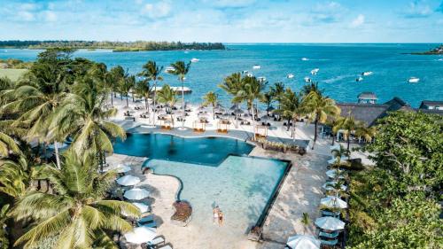 Ein Blick auf den Pool von der Unterkunft Anahita Golf & Spa Resort oder aus der Nähe