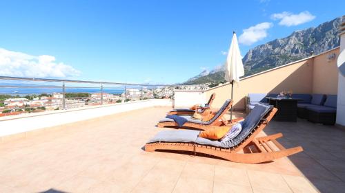 a balcony with chairs and a view of the ocean at Villa Flamingo in Makarska