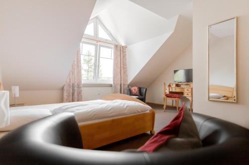 Una cama o camas en una habitación de Pension Lutter