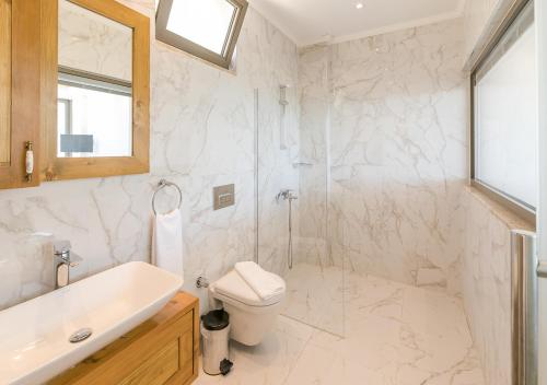 Koupelna v ubytování Villa 4 Sleeps 2 Isolated Honeymoon-Villa Lale