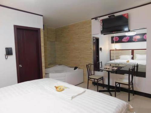Voodi või voodid majutusasutuse Sunshine Hotel toas