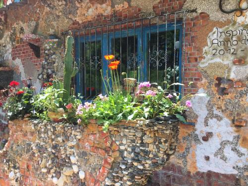 a window with a bunch of flowers in front of it at Casa toscana in Thun
