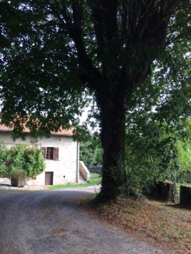 Photo de la galerie de l'établissement Maison à la ferme avec Pêche, à Roumégoux